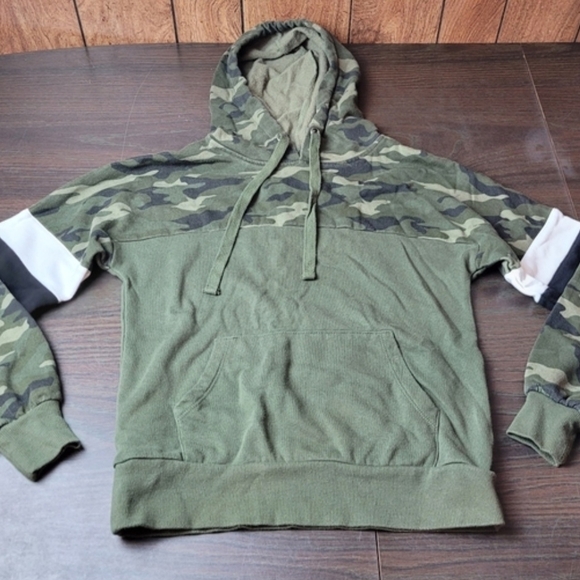 No Boundaries Tops - No Boundaries Olive Camouflage Hoodie Small